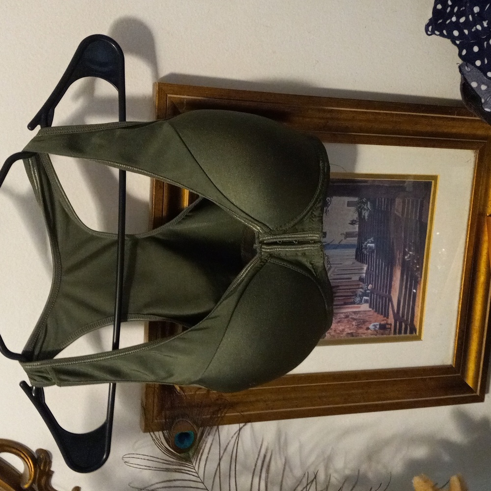 No Wire Bra Front Closure Criss Cross Back